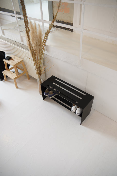 Metall Schuhregal in minimalistischem Industriedesign