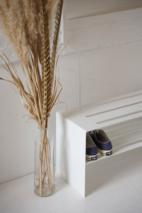 Metall Schuhregal in minimalistischem Industriedesign