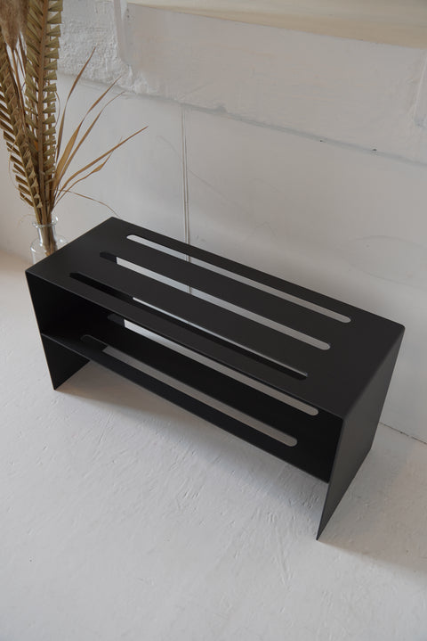 Metall Schuhregal in minimalistischem Industriedesign