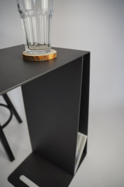 Metall Beistelltisch in modernem Industriedesign