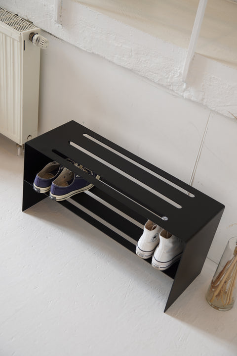 Metall Schuhregal in minimalistischem Industriedesign